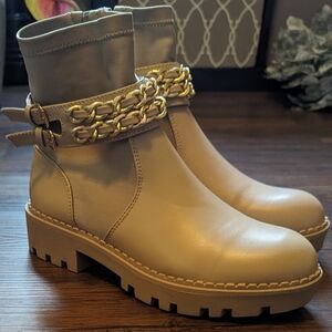 NEW JONES NEW YORK Ollee Chain Link Ankle Boots, Cream Sz 8